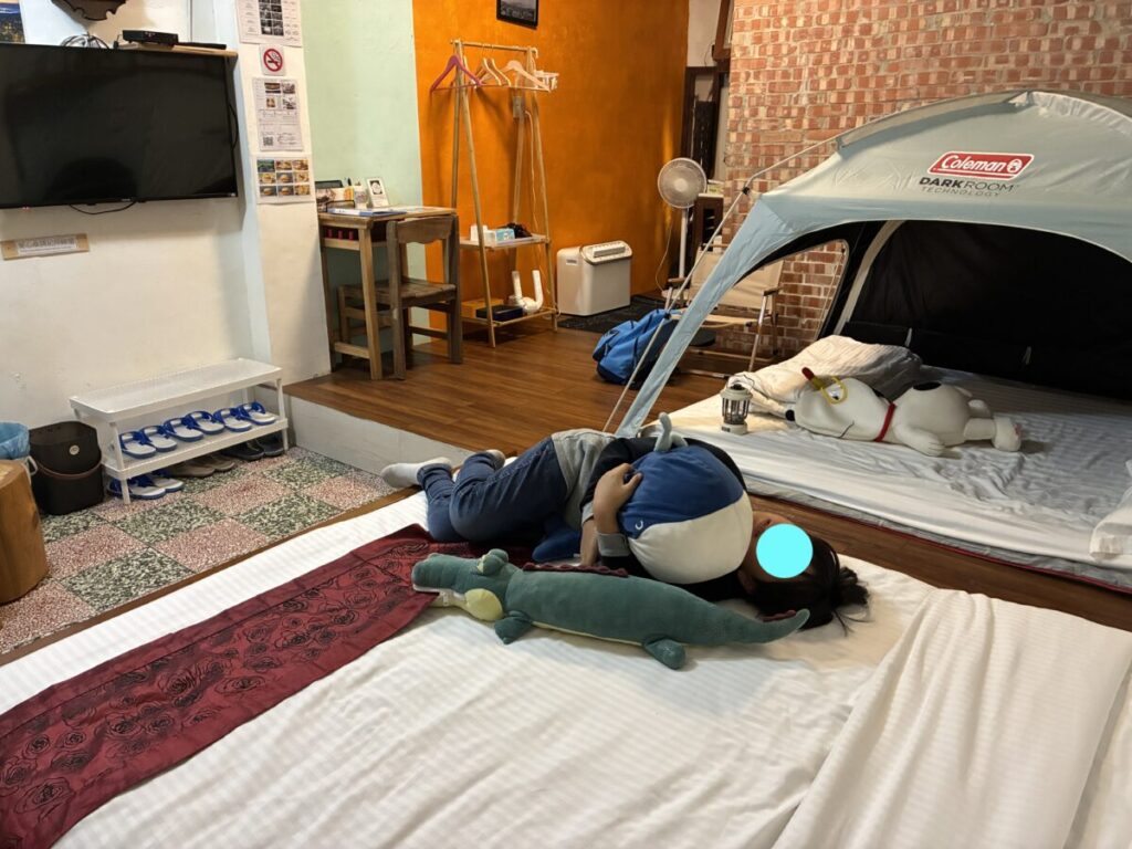 九份 シャンユハイB&Bの客室ベッド