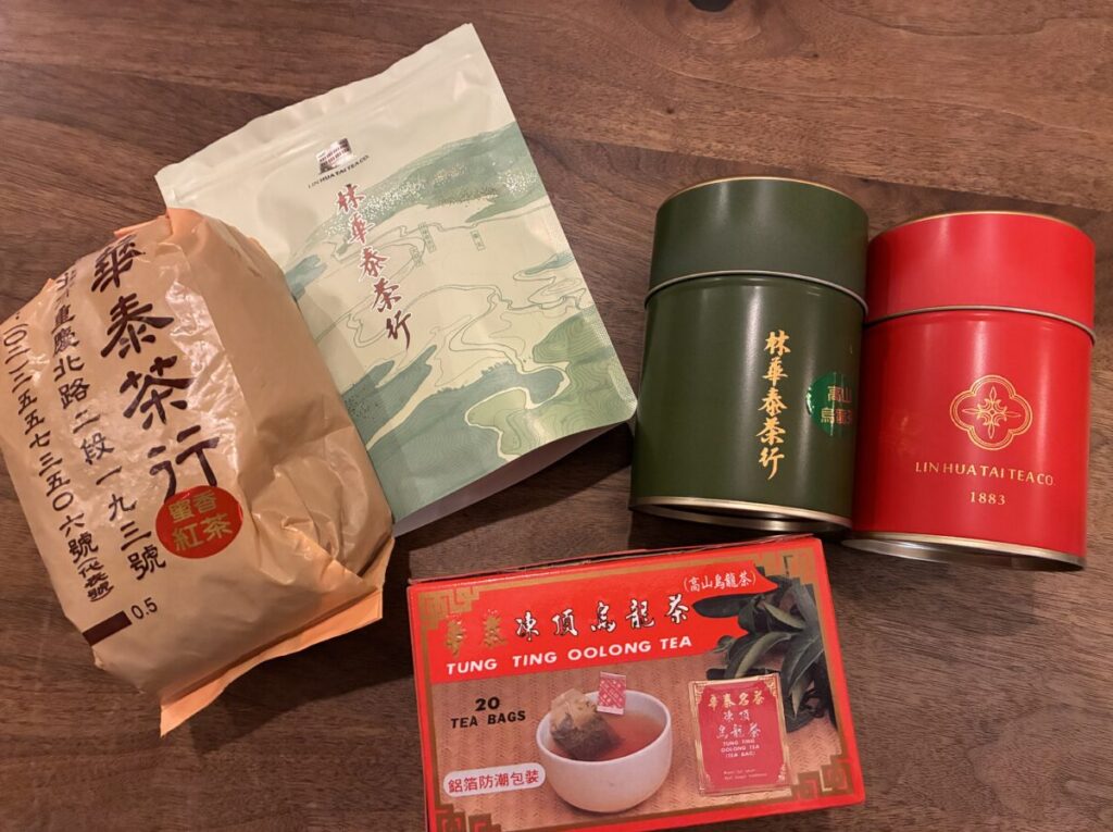 迪化街にある林華泰茶行で購入した密香紅茶と高山烏龍茶、ティーバッグ
