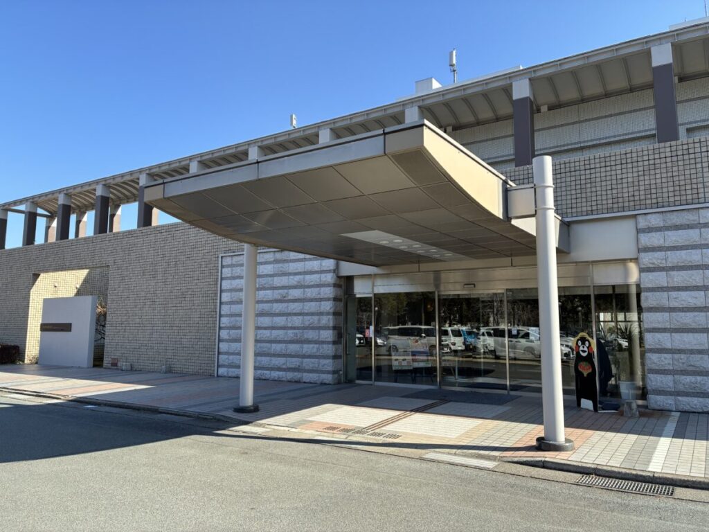 いちご狩り受付があるホテルエミナースの玄関の様子