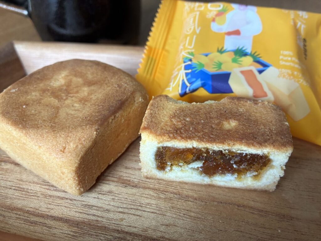 郭元益100％パイナップルケーキ断面｜果肉感のある餡