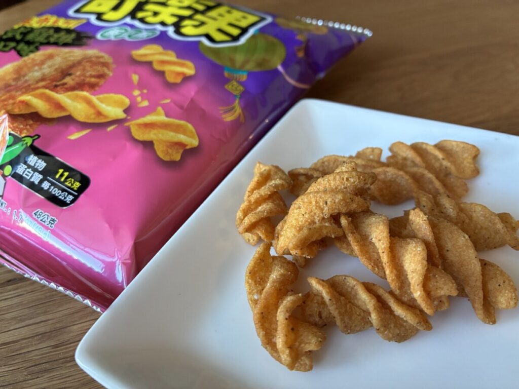 カーラーグオ チーパイ味のスナックの中身|スパイスの効いた台湾風スナック
