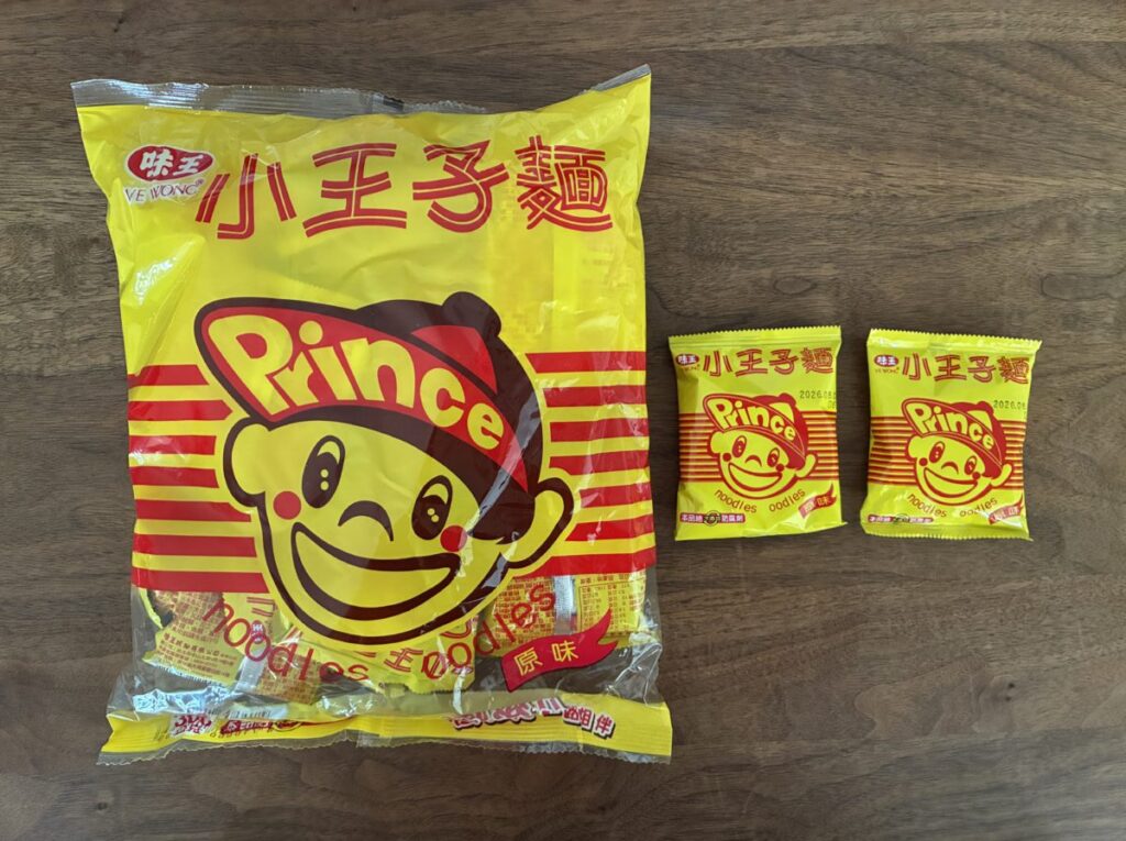 台湾のお菓子 小王子麺（ベビースター風スナック）のパッケージ