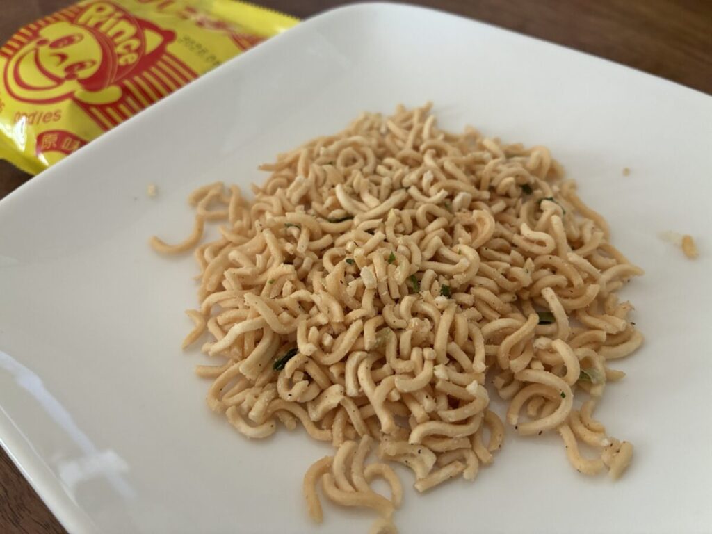 台湾のお菓子 小王子麺の中身（ベビースター風スナック）