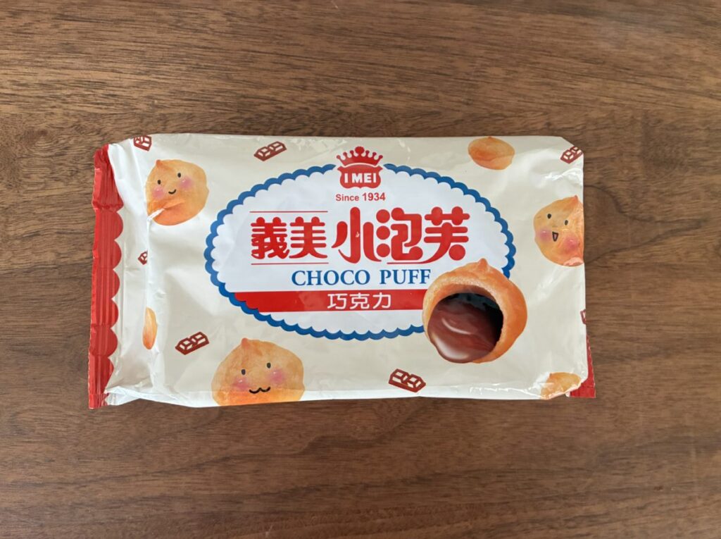 台湾のお菓子 義美チョコパフのパッケージ