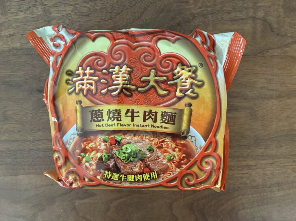 台湾インスタントラーメン満漢大餐（紅焼牛肉麺）のパッケージ