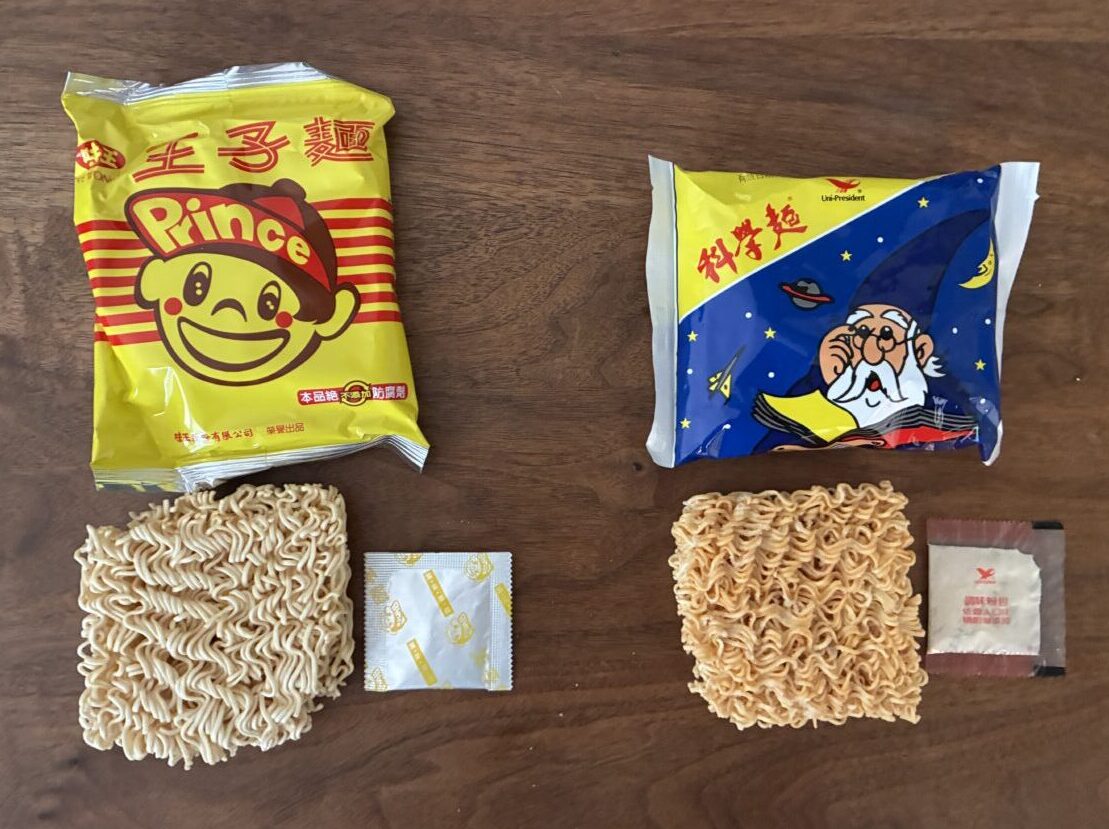 王子麺と科学麺の中身比較｜麺と調味料の違いを実食レビュー