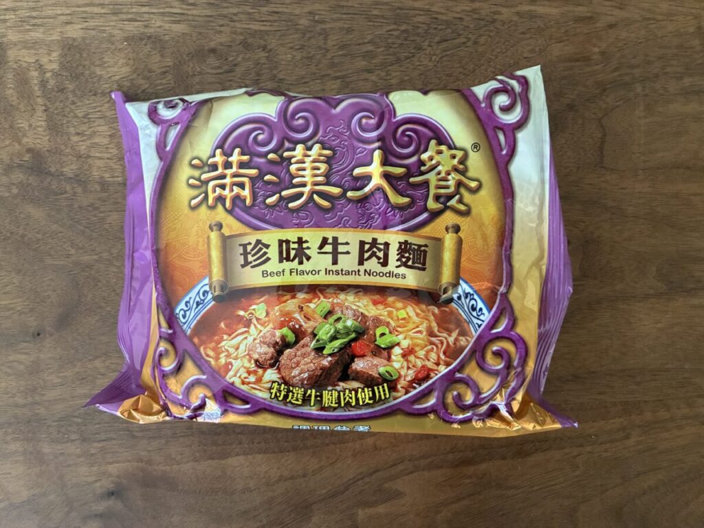満漢大餐 紅焼牛肉麺のパッケージ外観