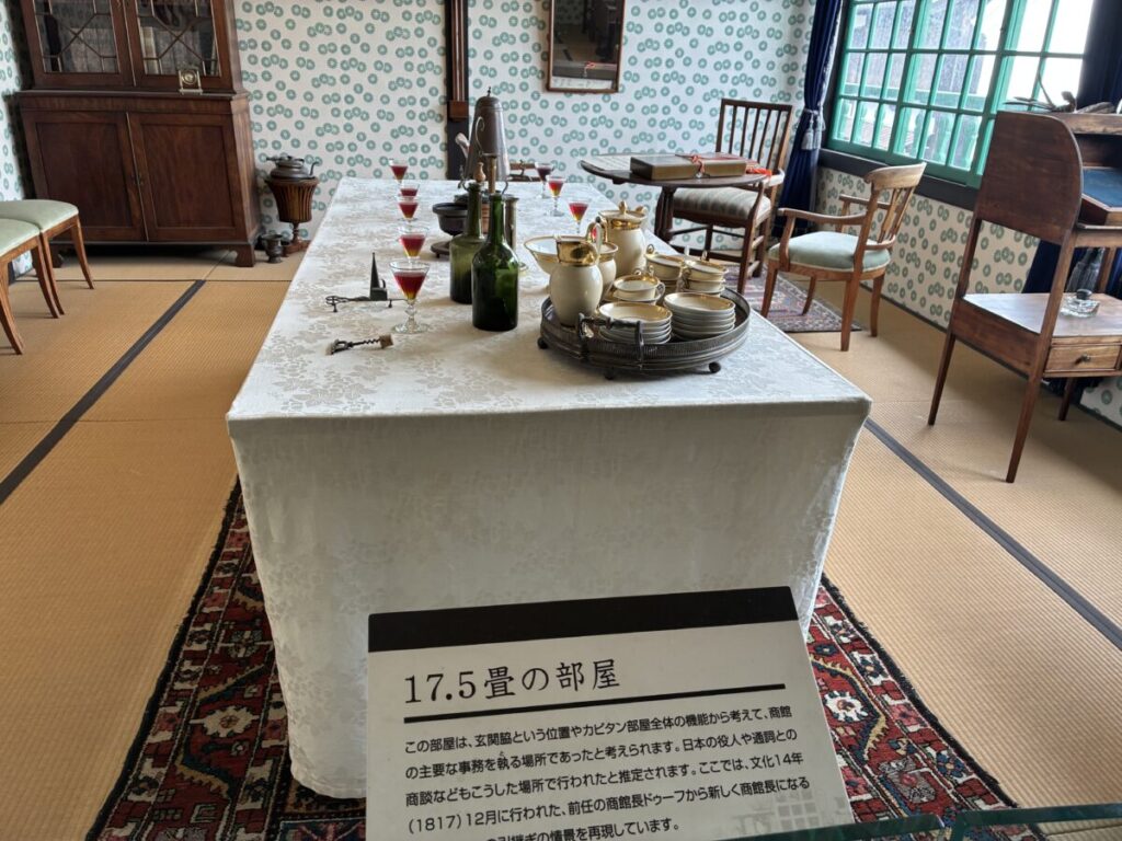 出島カピタン部屋の広々とした和室