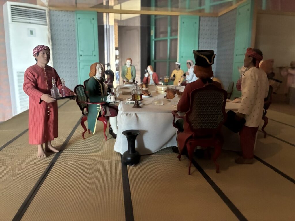 出島の晩餐会を再現したミニチュア展示