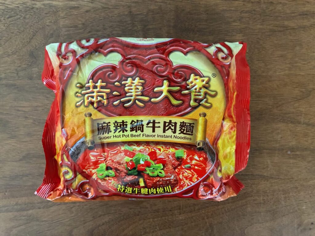 満漢大餐 麻辣鍋牛肉麺のパッケージ