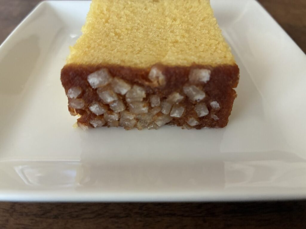 特撰カステラ 和三盆のザラメ部分のアップ