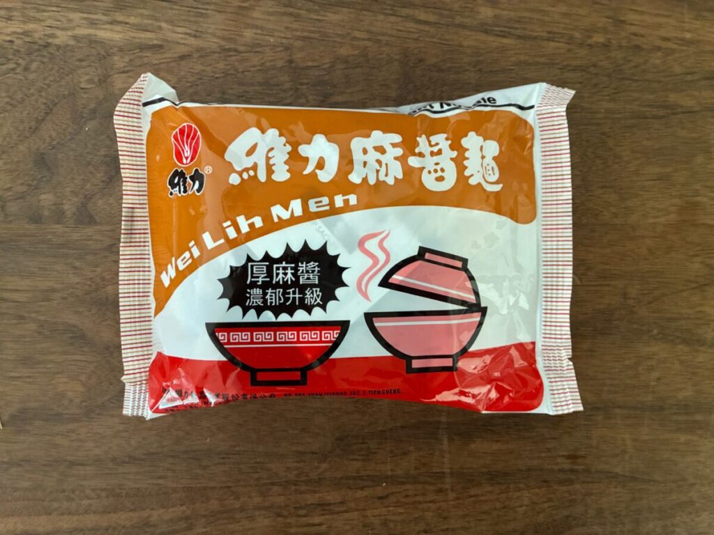 台湾のインスタントラーメン「維力麻醬麵」のパッケージ
