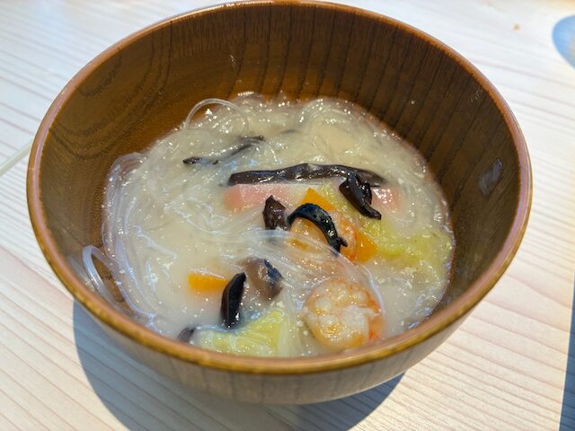 朝食ビュッフェに用意されたタイピーエン